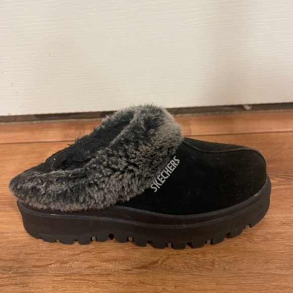 Sketchers black platform slipper slides​​​​​​ - Picture 3 of 8
